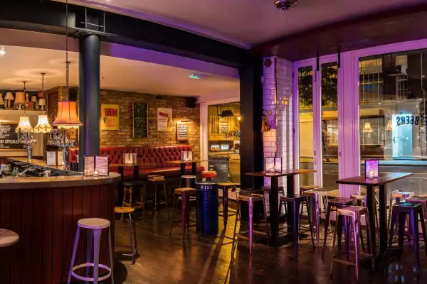 Simmons | Clerkenwell