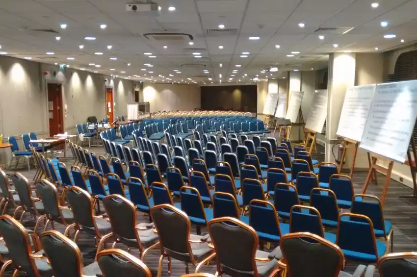 Conference venues in London: Holiday Inn Kensington Forum Conference venues in London: Holiday Inn Kensington Forum