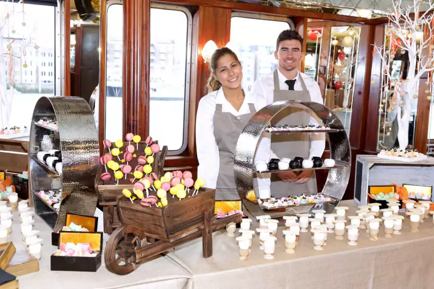 Party venues in London: Dixie Queen ‚Äì Thames Luxury Charters