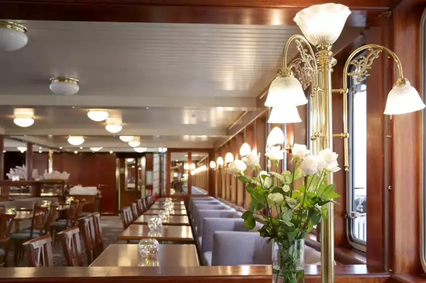 Party venues in London: Dixie Queen ‚Äì Thames Luxury Charters