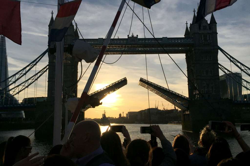 Dixie Queen – Thames Luxury Charters