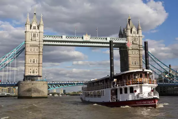 Elizabethan – Thames Luxury Charters