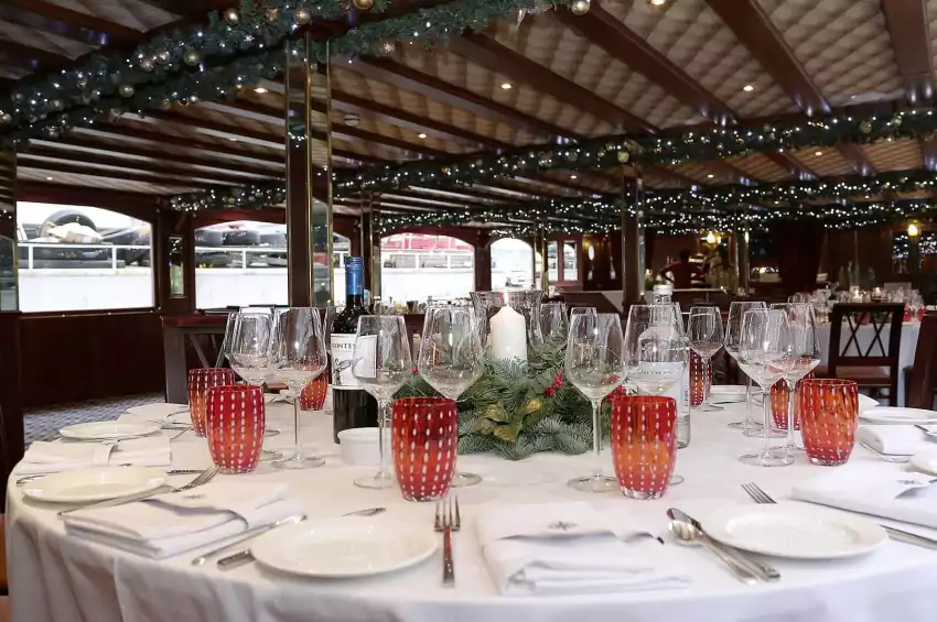 Party venues in London: Elizabethan ‚Äì Thames Luxury Charters