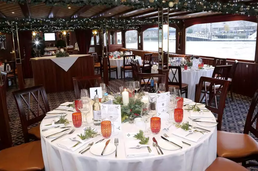 Party venues in London: Elizabethan ‚Äì Thames Luxury Charters