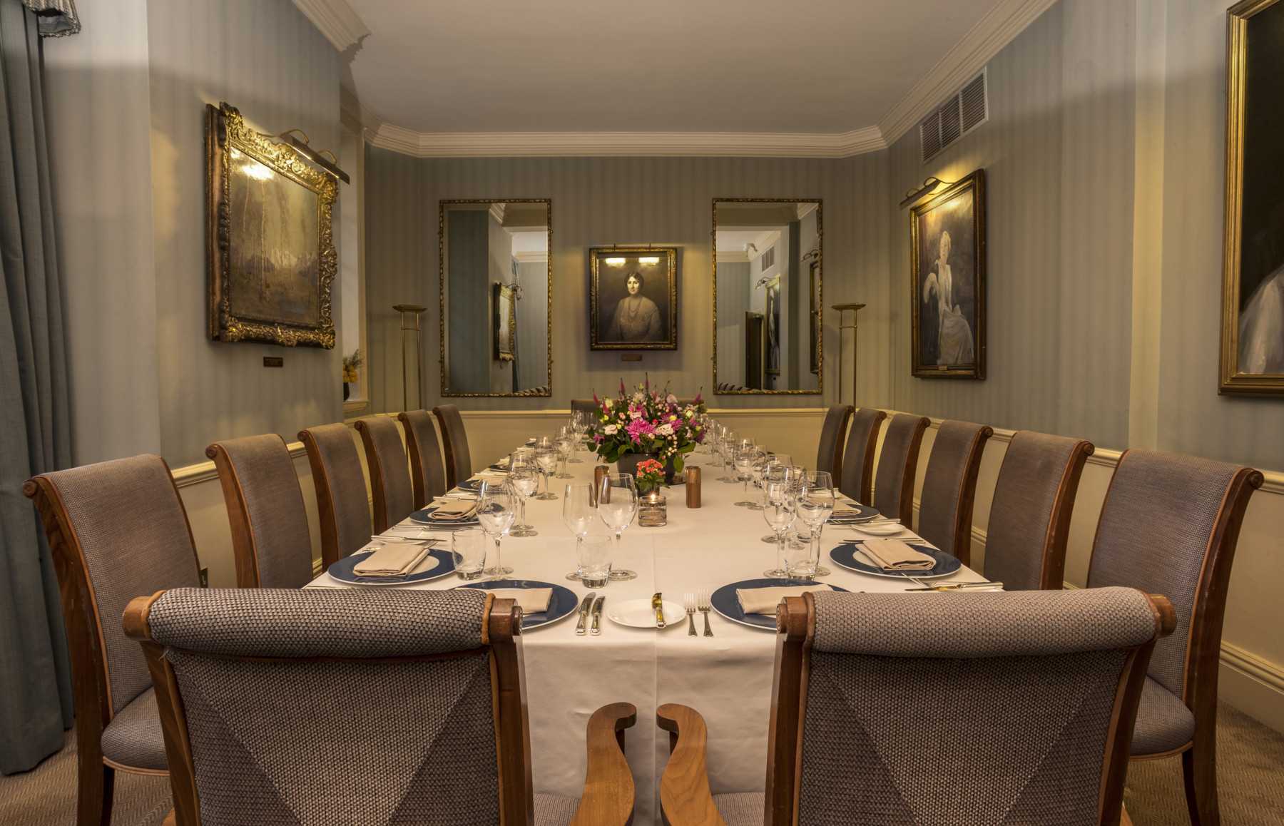 Small Sloane Room