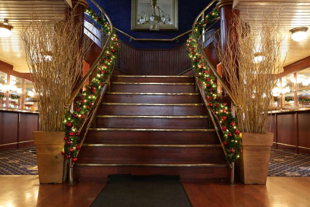 Dixie Queen – Thames Luxury Charters