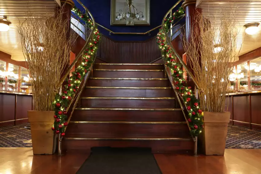 Dixie Queen – Thames Luxury Charters