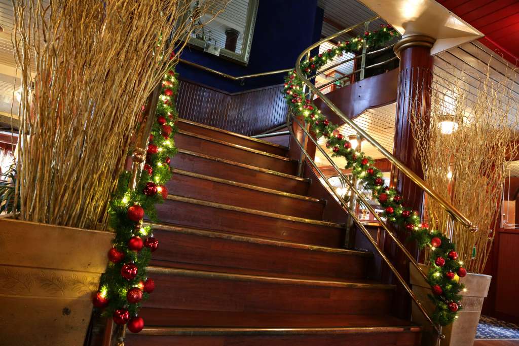 Dixie Queen – Thames Luxury Charters