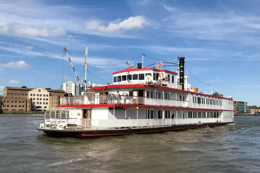 Dixie Queen – Thames Luxury Charters