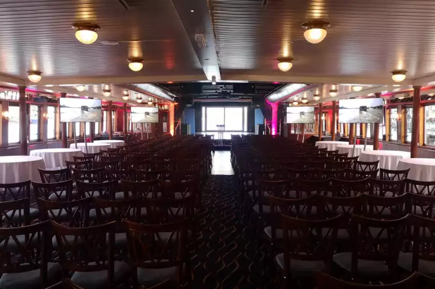 Dixie Queen – Thames Luxury Charters