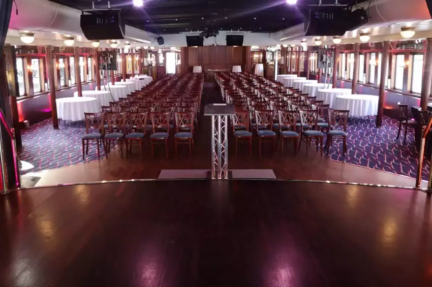 Dixie Queen – Thames Luxury Charters