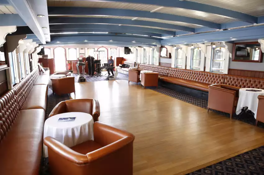 Elizabethan – Thames Luxury Charters