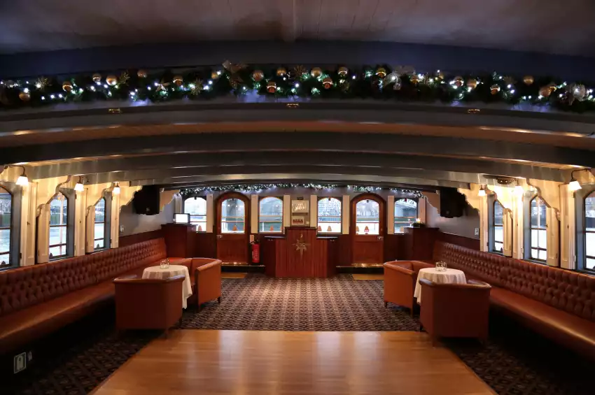 Elizabethan – Thames Luxury Charters