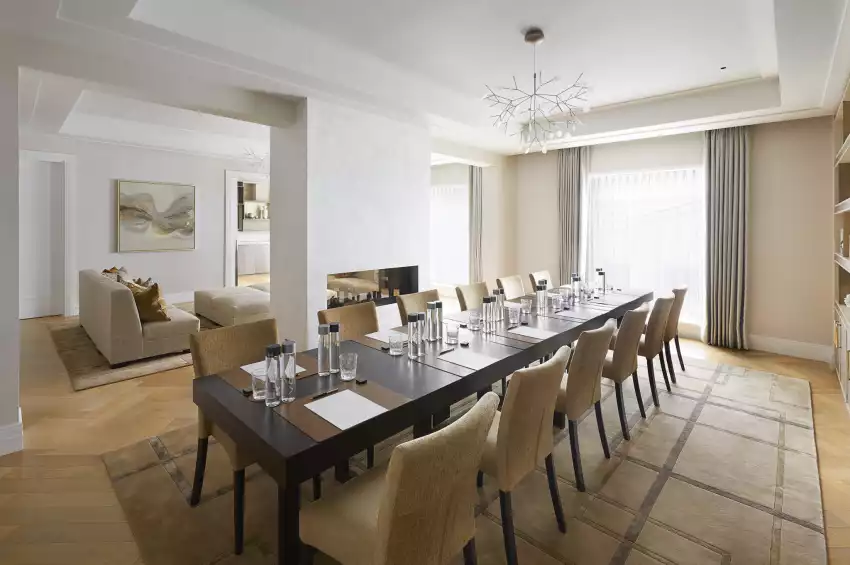 Four Seasons Hotel London at Ten Trinity Square Four Seasons Hotel London at Ten Trinity Square