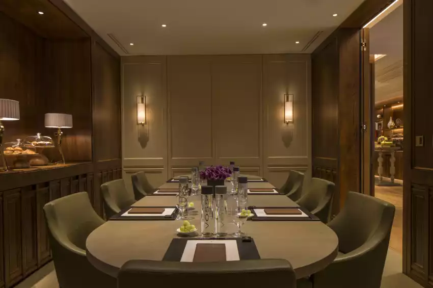 Four Seasons Hotel London at Ten Trinity Square Four Seasons Hotel London at Ten Trinity Square