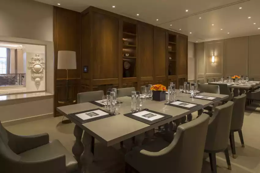 Four Seasons Hotel London at Ten Trinity Square Four Seasons Hotel London at Ten Trinity Square