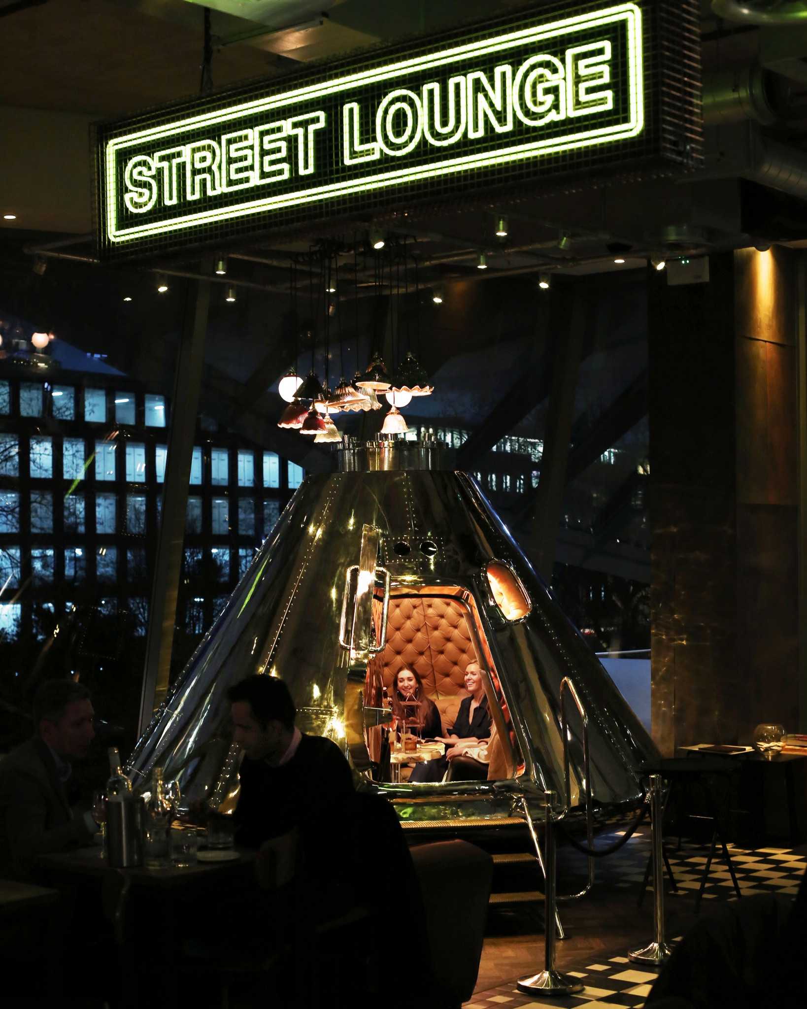 Street Lounge
