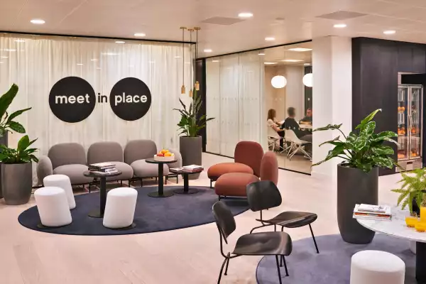 Meet in Place - King William