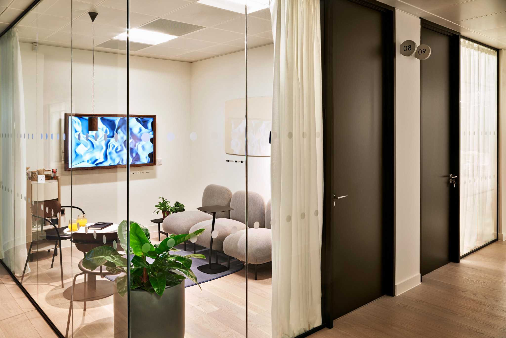 Salon Room #8