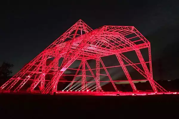 pyramid stage light it in red