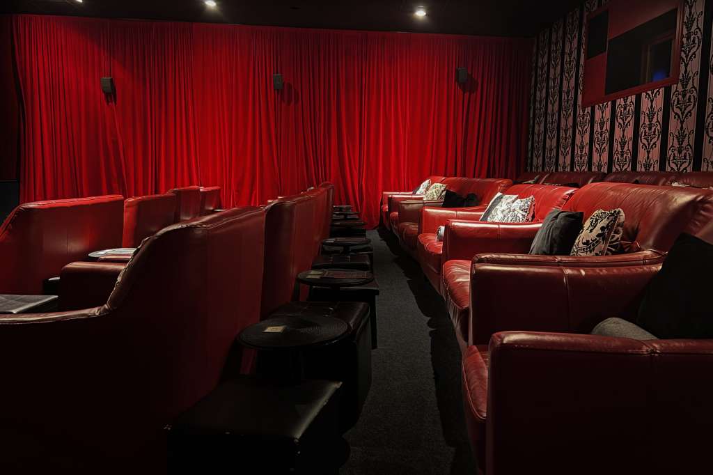 Genesis Cinema 