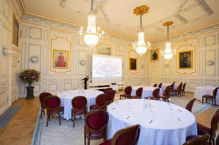 In and Out (Naval & Military) Club In and Out (Naval & Military) Club