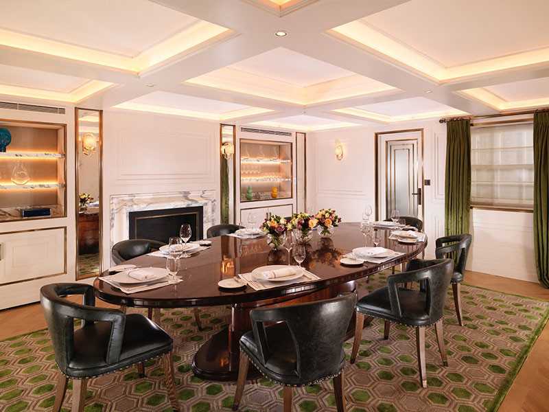 Half Moon Suite 