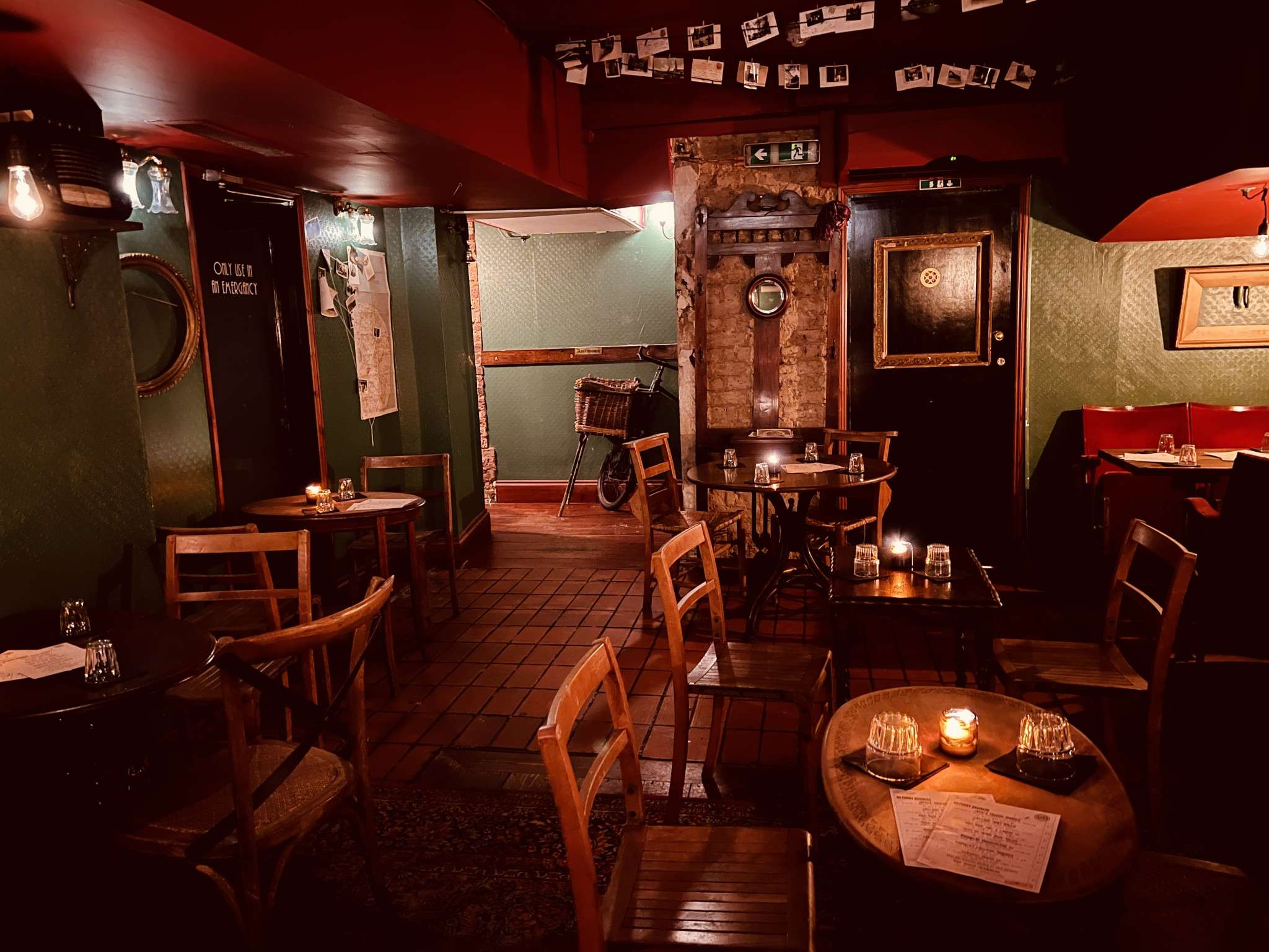 MAIN ROOM