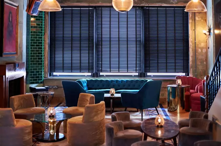 Martinez Members Cocktail Lounge 