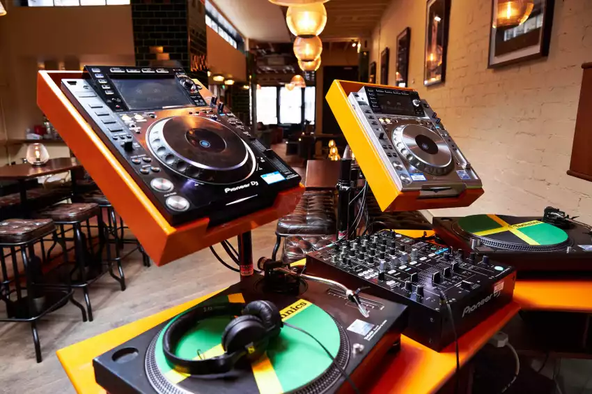 Martinez Members Cocktail Lounge 