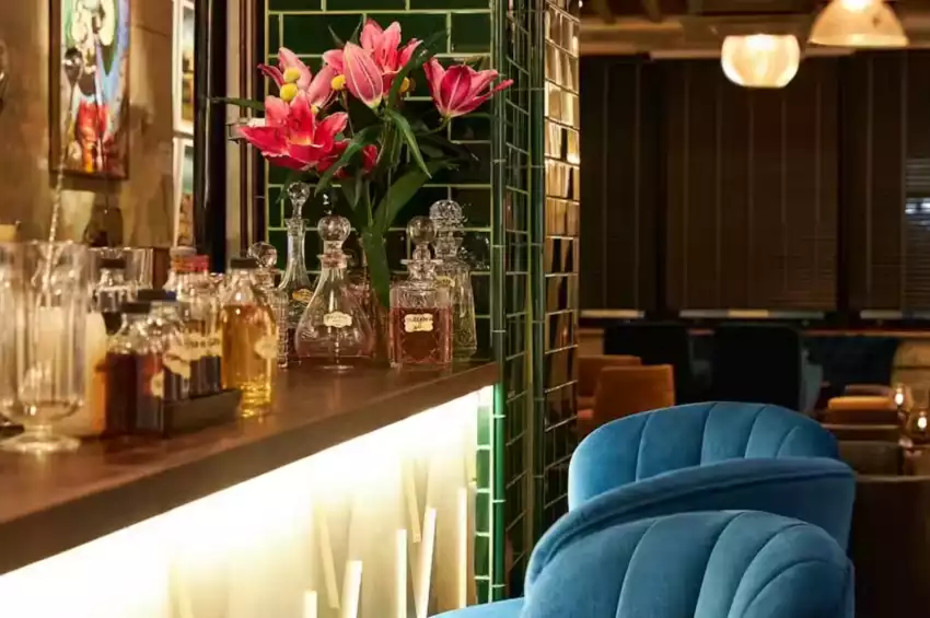 Martinez Members Cocktail Lounge 