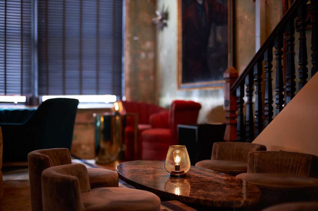 Martinez Members Cocktail Lounge 
