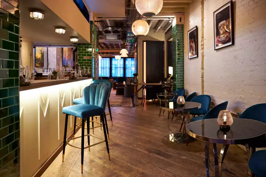 Martinez Members Cocktail Lounge 