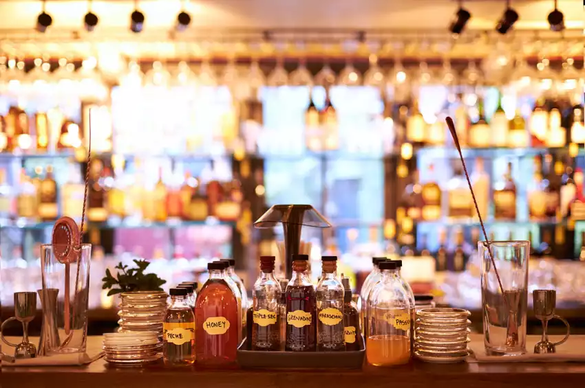 Martinez Members Cocktail Lounge 