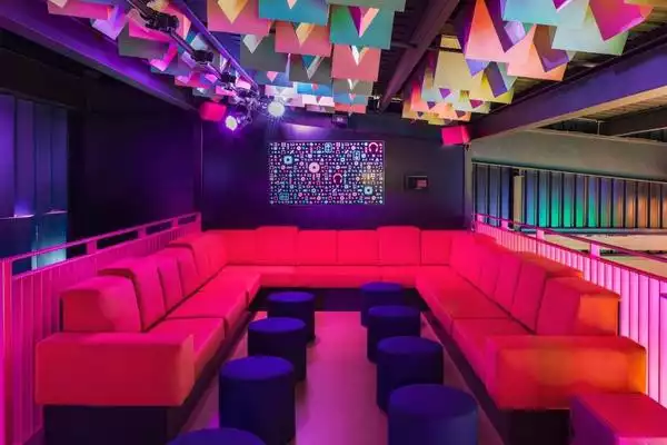 Pop Golf - Mezzanine