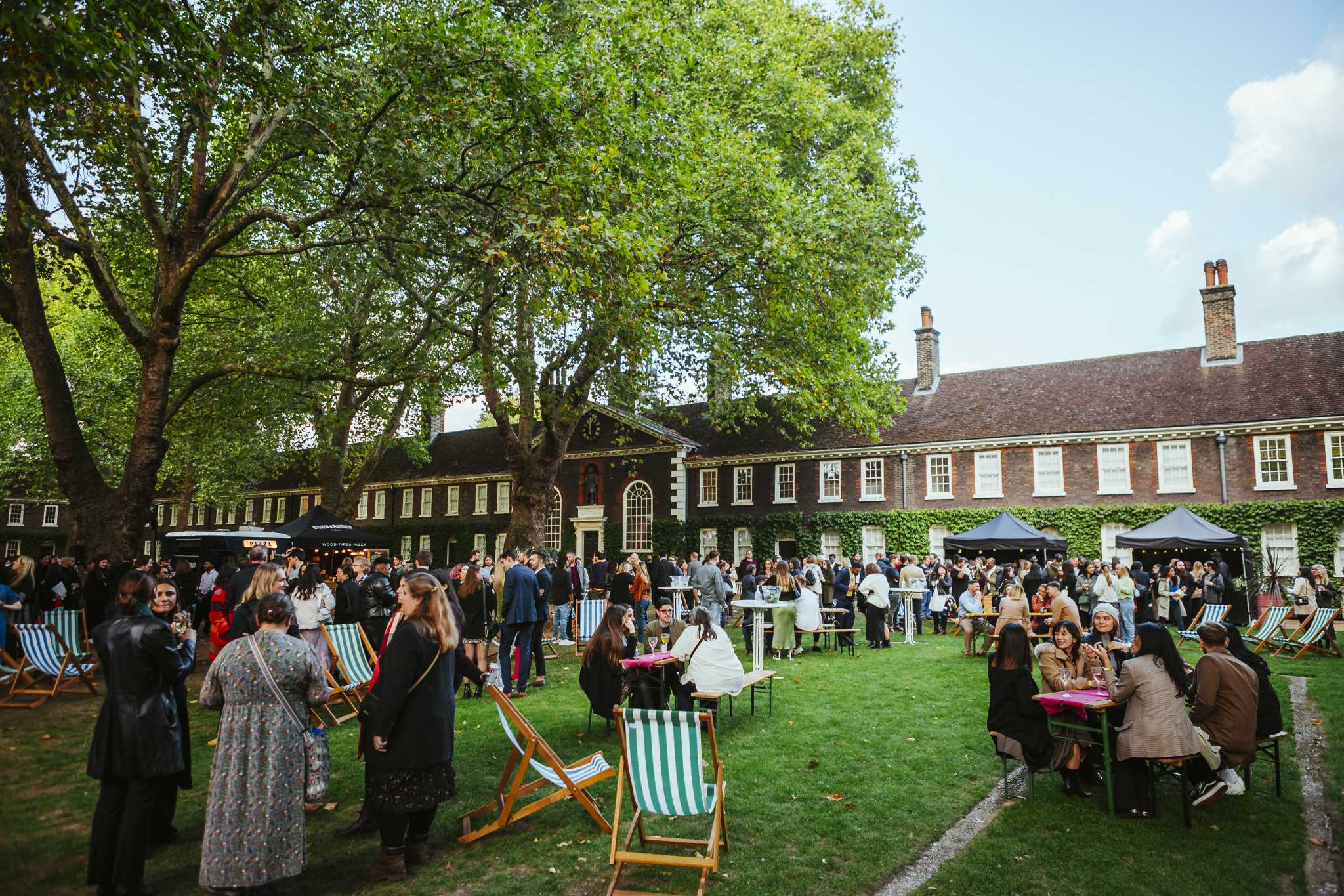 Shoreditch Gardens - The Lawns