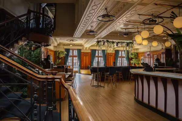 Impossible Wonderbar & Restaurant
