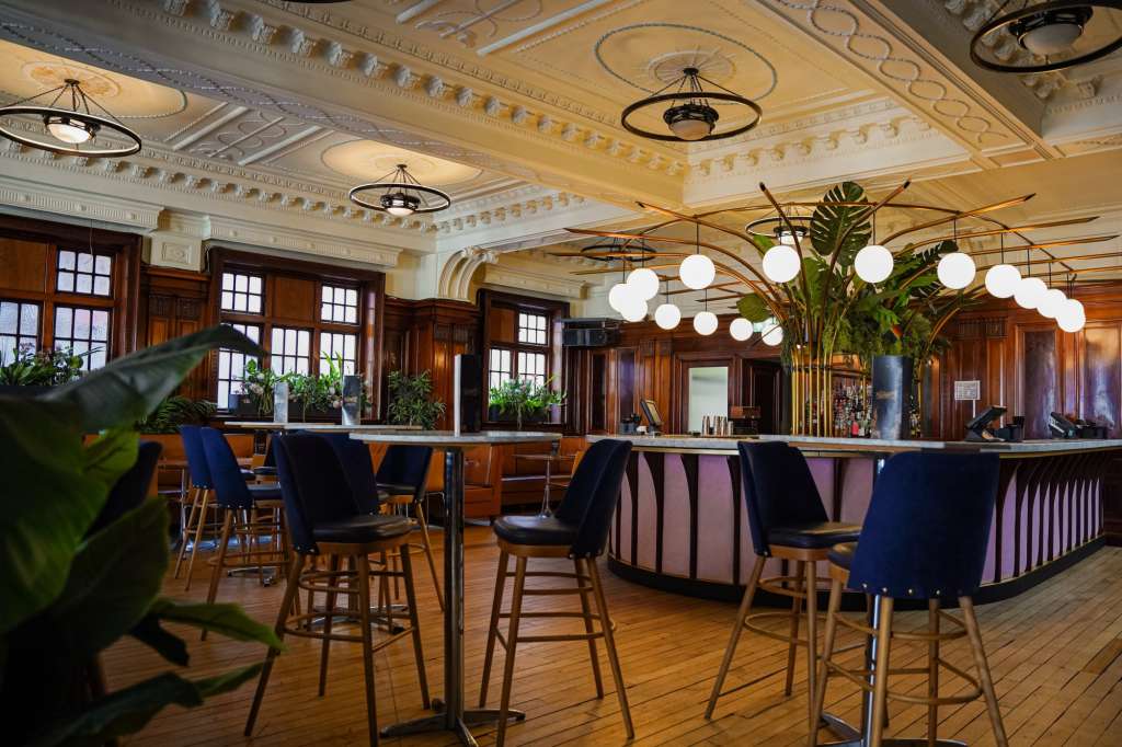 Impossible Wonderbar & Restaurant