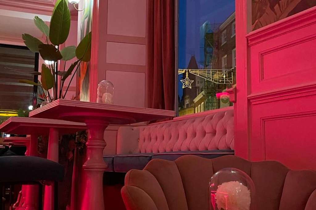 Impossible Wonderbar & Restaurant