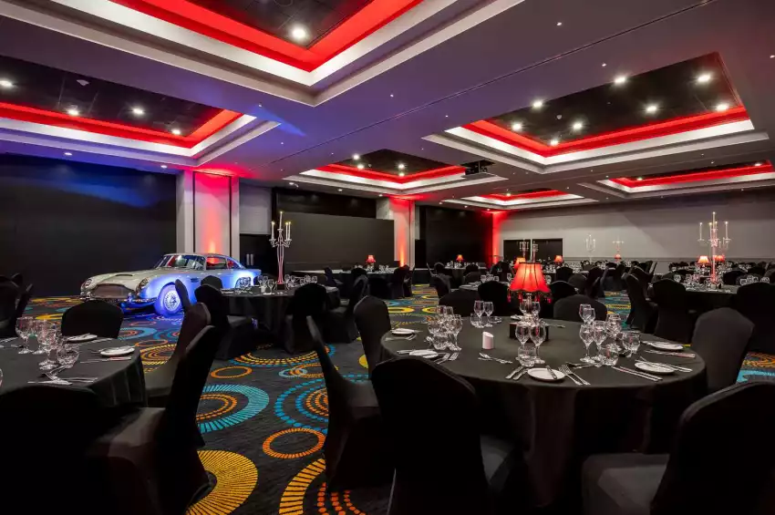 Radisson RED and Radisson Hotel & Conference Centre London Heathrow Radisson RED and Radisson Hotel & Conference Centre London Heathrow