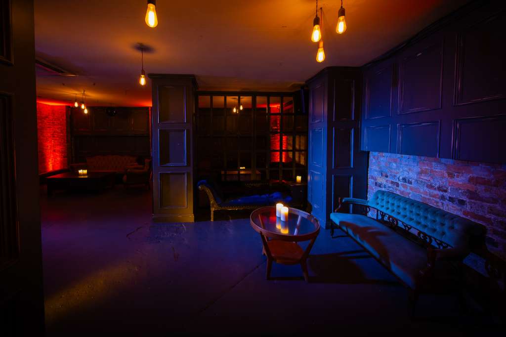 Looking Glass Cocktail Club