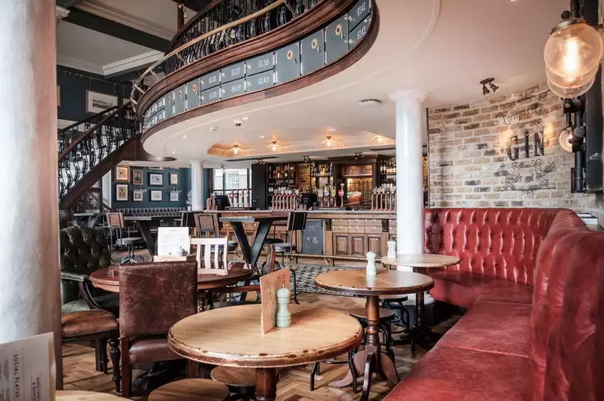 The Barrowboy & Banker 