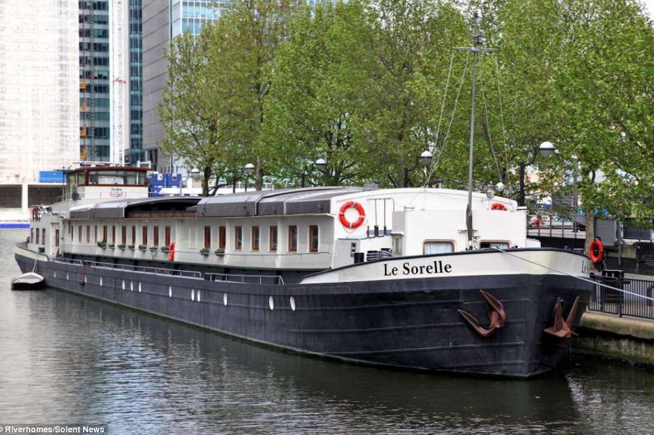 Le Sorelle River Barge