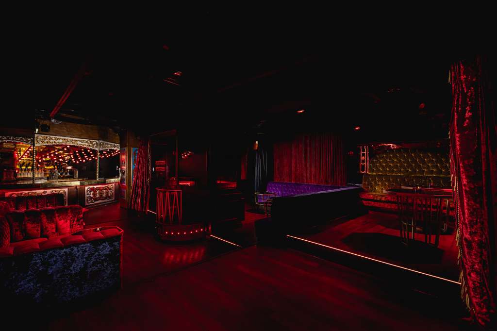 Cirque le Soir