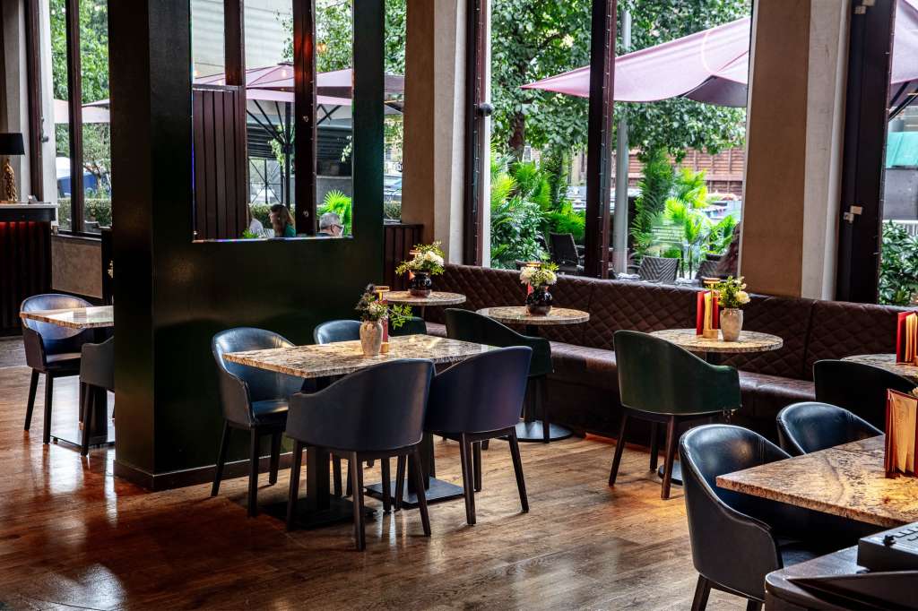 Smith's Bar & Grill