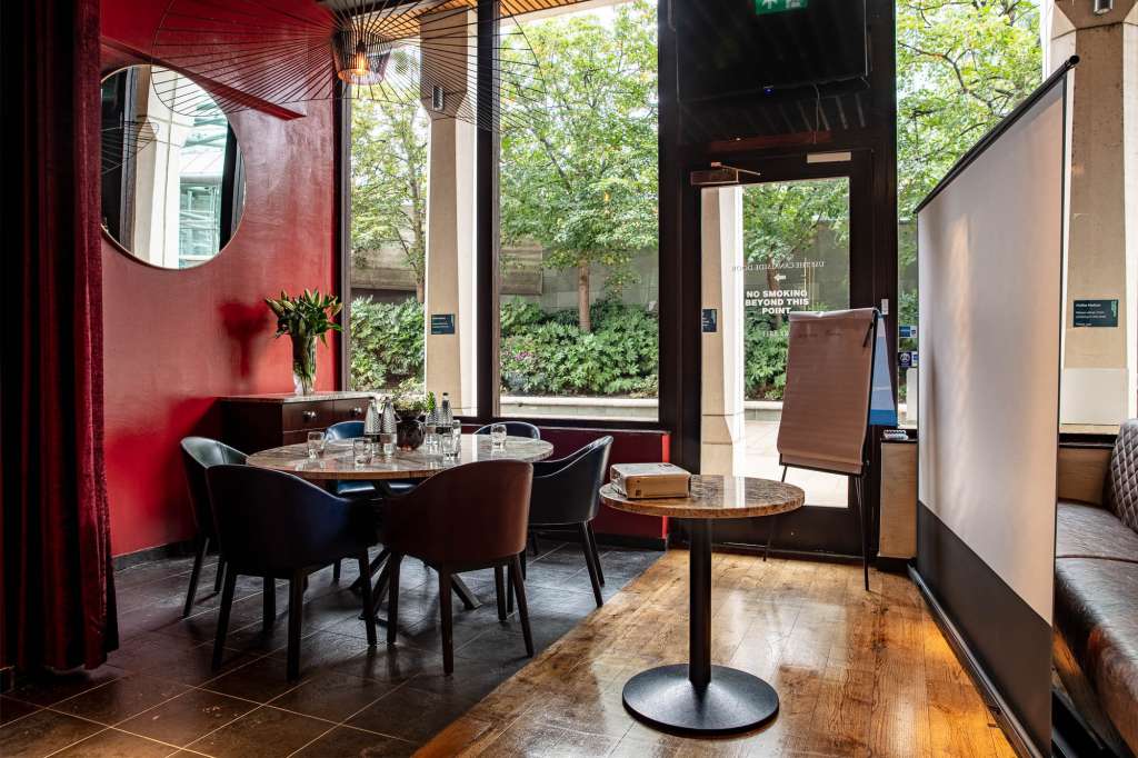 Smith's Bar & Grill
