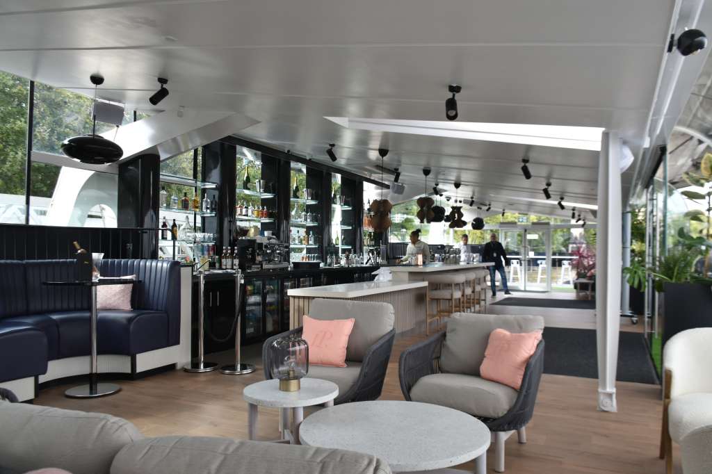 Clipper Lounge EMB