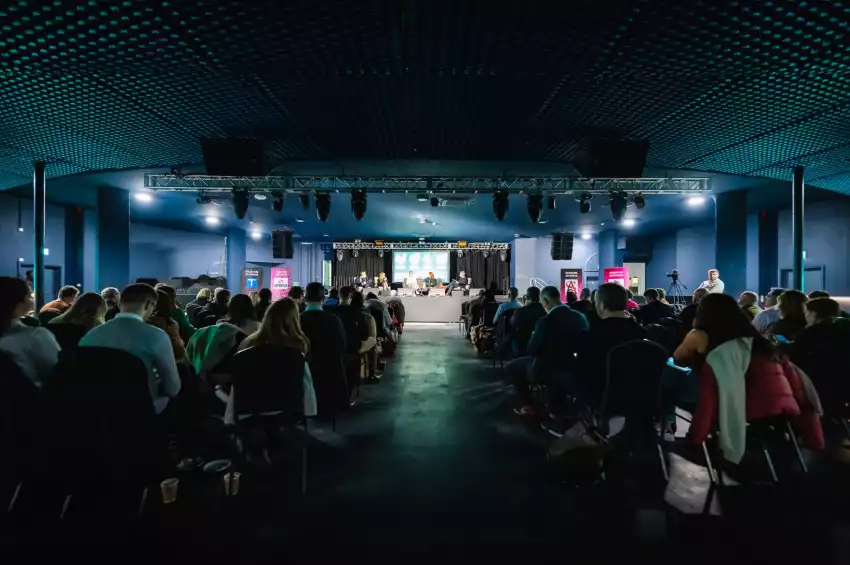 EartH (Evolutionary Arts Hackney) 