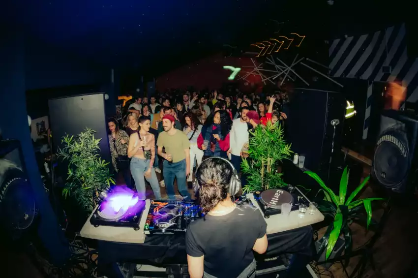 EartH (Evolutionary Arts Hackney) 