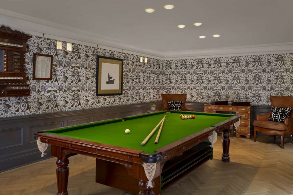 Holmes Hotel